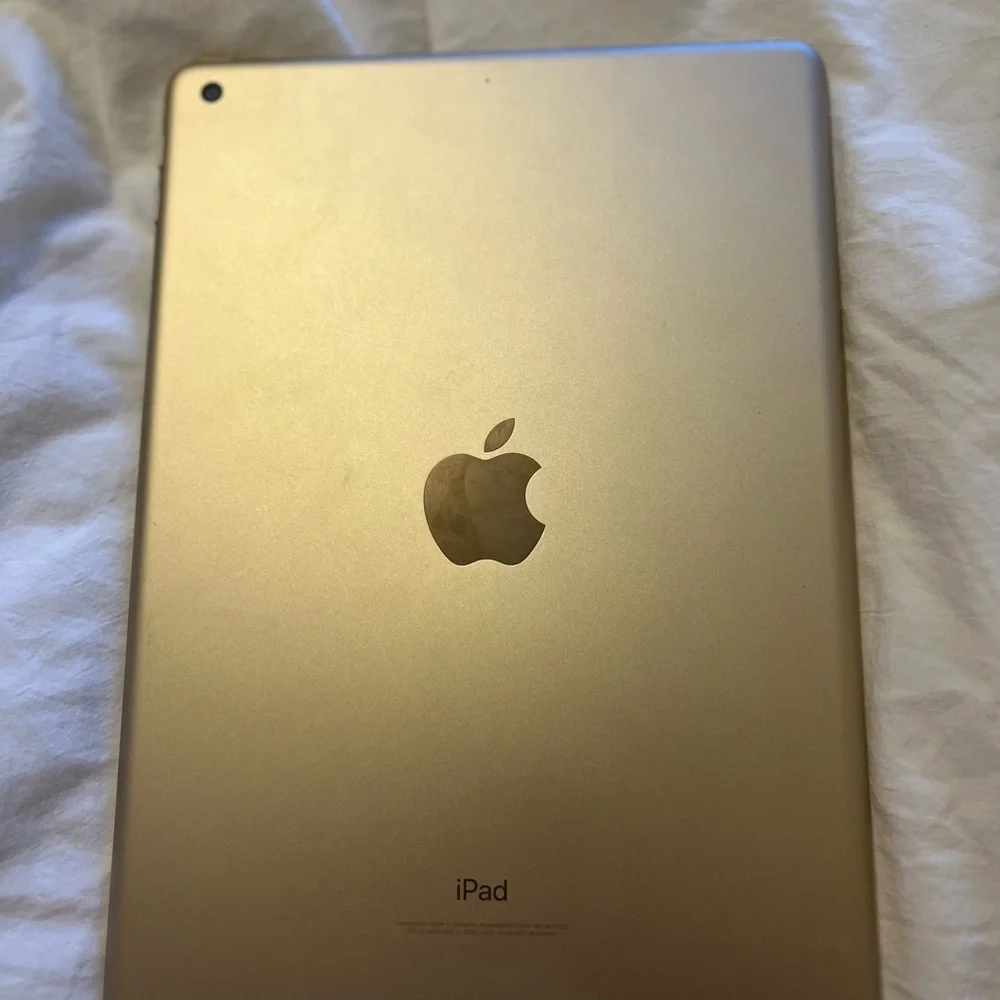 Apple White Tablet 5th Generation 32G